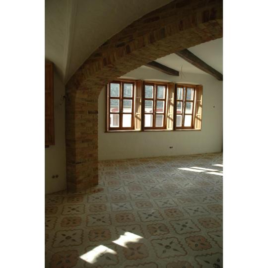 NM muko belteri burkolat terrazzo regies szines mediterran klasszikus falburkolat disz csempe cementlap provansz toszkan nappali.JPG